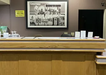 Super 8 by Wyndham Beresford hotel thumbnail 3
