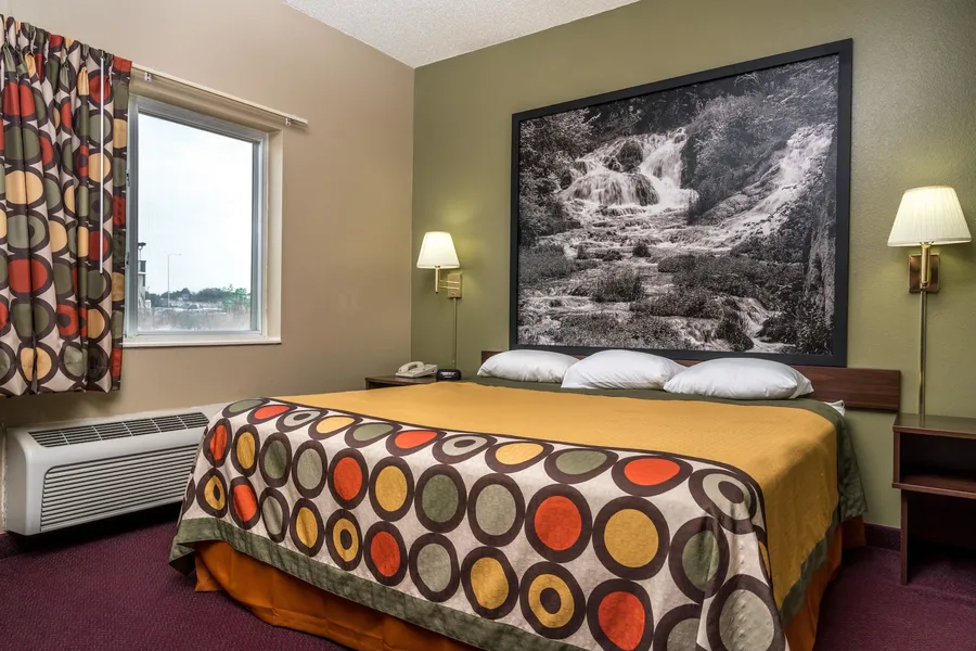 Super 8 by Wyndham Beresford hotel detail image 6