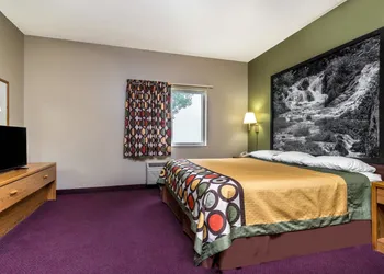 Super 8 by Wyndham Beresford hotel thumbnail 7