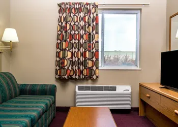 Super 8 by Wyndham Beresford hotel thumbnail 8