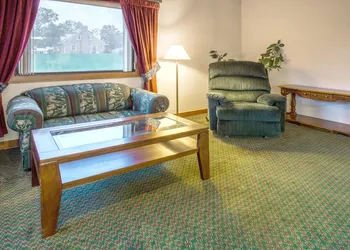 Super 8 by Wyndham Hartford WI hotel thumbnail 2