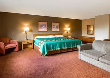 Super 8 by Wyndham Hartford WI hotel thumbnail 6
