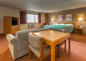Super 8 by Wyndham Hartford WI hotel thumbnail 7