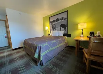 Super 8 by Wyndham Powell hotel thumbnail 5