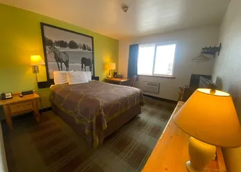 Super 8 by Wyndham Powell hotel thumbnail 6