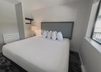 The Oceanside, a Coast Hotel hotel thumbnail 8