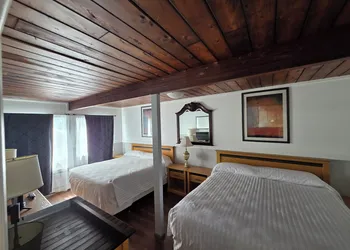 Falcon Nest Motel hotel thumbnail 3