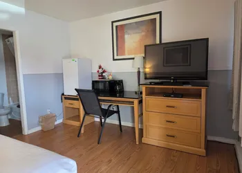 Falcon Nest Motel hotel thumbnail 4