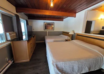 Falcon Nest Motel hotel thumbnail 7
