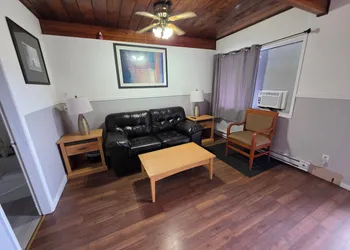 Falcon Nest Motel hotel thumbnail 8
