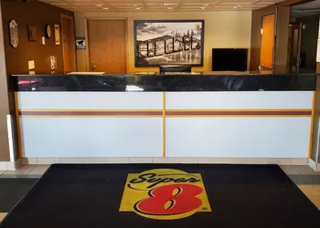 Super 8 by Wyndham Edmonton International Airport hotel thumbnail 4