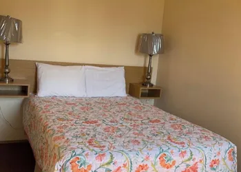 Y5 Motel hotel thumbnail 5