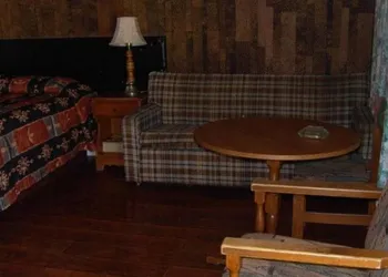 Virden Motel hotel thumbnail 4