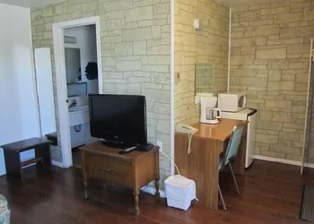 Virden Motel hotel thumbnail 7
