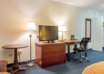 Econo Lodge hotel thumbnail 7