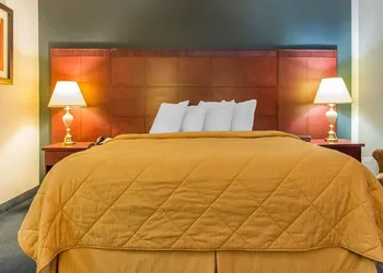 Econo Lodge hotel thumbnail 8