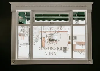 The Flying Steamshovel Inn hotel thumbnail 2