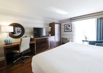 Holiday Inn Niagara Falls - By The Falls by IHG hotel thumbnail 7