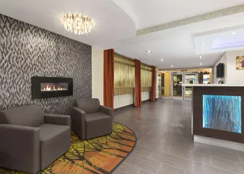 Days Inn by Wyndham Ottawa hotel thumbnail 2