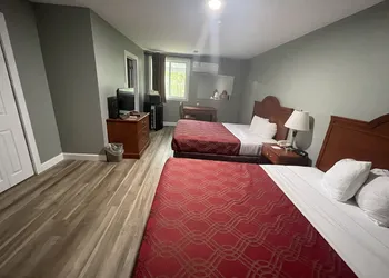 Super 8 by Wyndham Pembroke hotel thumbnail 6