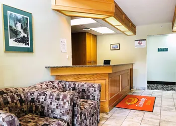 Econo Lodge hotel thumbnail 2