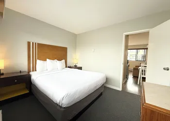 Departure Bay Motel hotel thumbnail 8