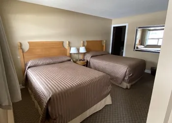 Twin Creeks Motel hotel thumbnail 4