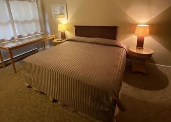 Twin Creeks Motel hotel thumbnail 5