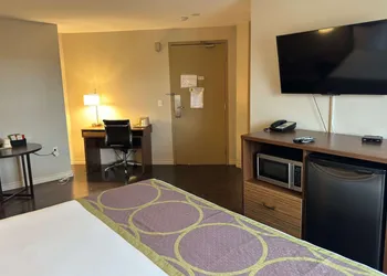 Super 8 by Wyndham Guelph hotel thumbnail 8