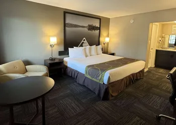 Super 8 by Wyndham Guelph hotel thumbnail 4