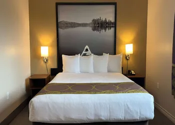 Super 8 by Wyndham Guelph hotel thumbnail 6