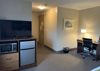 Super 8 by Wyndham Guelph hotel thumbnail 7
