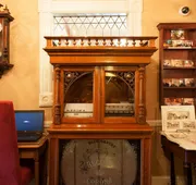 Dundee Arms hotel detail image 3