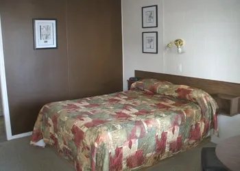 Travellers Motel hotel thumbnail 8