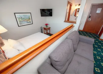 Painter's Lodge hotel thumbnail 7