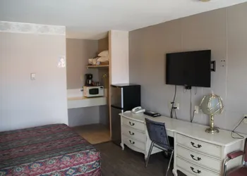Camrose Motel hotel thumbnail 3