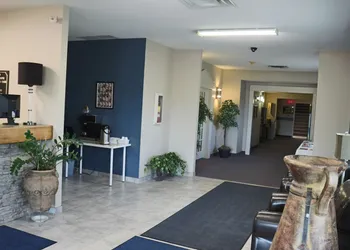 R & R Inn & Suites hotel thumbnail 2