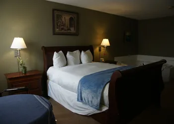 R & R Inn & Suites hotel thumbnail 8
