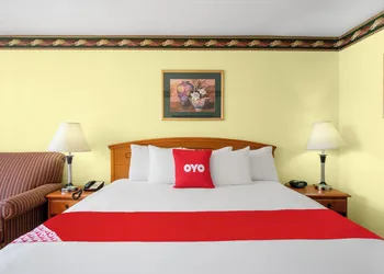 OYO Hotel Oklahoma City South I-35 and SE 29th hotel thumbnail 8