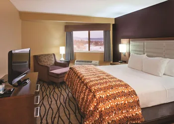 La Quinta Inn & Suites by Wyndham Butte hotel thumbnail 6