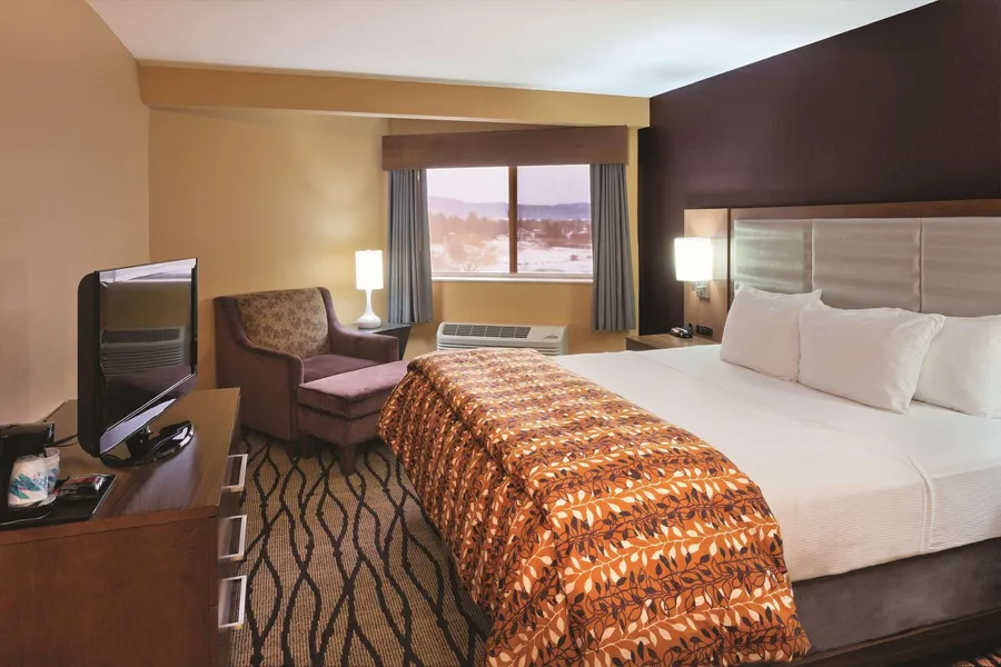 La Quinta Inn & Suites by Wyndham Butte hotel detail image 6