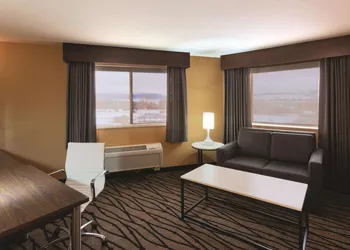 La Quinta Inn & Suites by Wyndham Butte hotel thumbnail 8