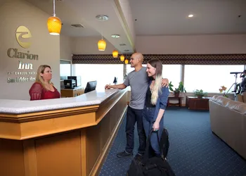 Clarion Inn Surfrider Resort hotel thumbnail 3