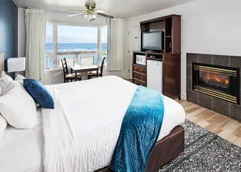 Clarion Inn Surfrider Resort hotel thumbnail 4