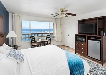 Clarion Inn Surfrider Resort hotel thumbnail 8