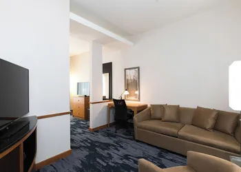 Fairfield Inn & Suites by Marriott Milwaukee Airport hotel thumbnail 7