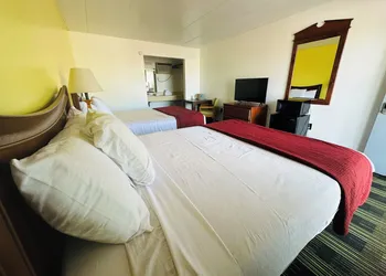 Quality Lodge hotel thumbnail 2