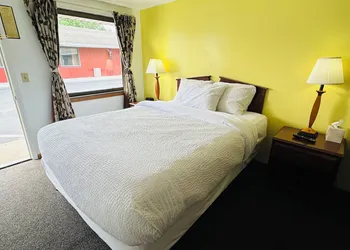 Quality Lodge hotel thumbnail 7