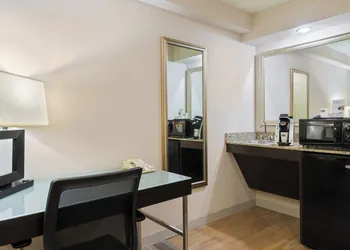 Holiday Inn Express & Suites Kendall East Miami by IHG hotel thumbnail 3