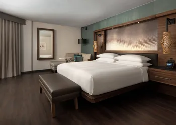 Seattle Airport Marriott hotel thumbnail 5